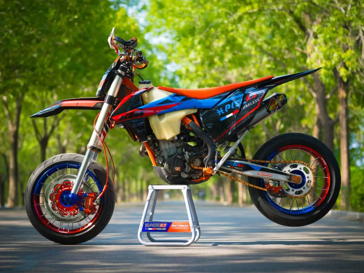 Jantes Supermoto Tubeless : Dominez la route sans crainte des crevaisons