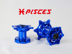 Vue d’ensemble des moyeux avant et arrière bleus Pisces Custom usinés CNC en aluminium 6082-T6.