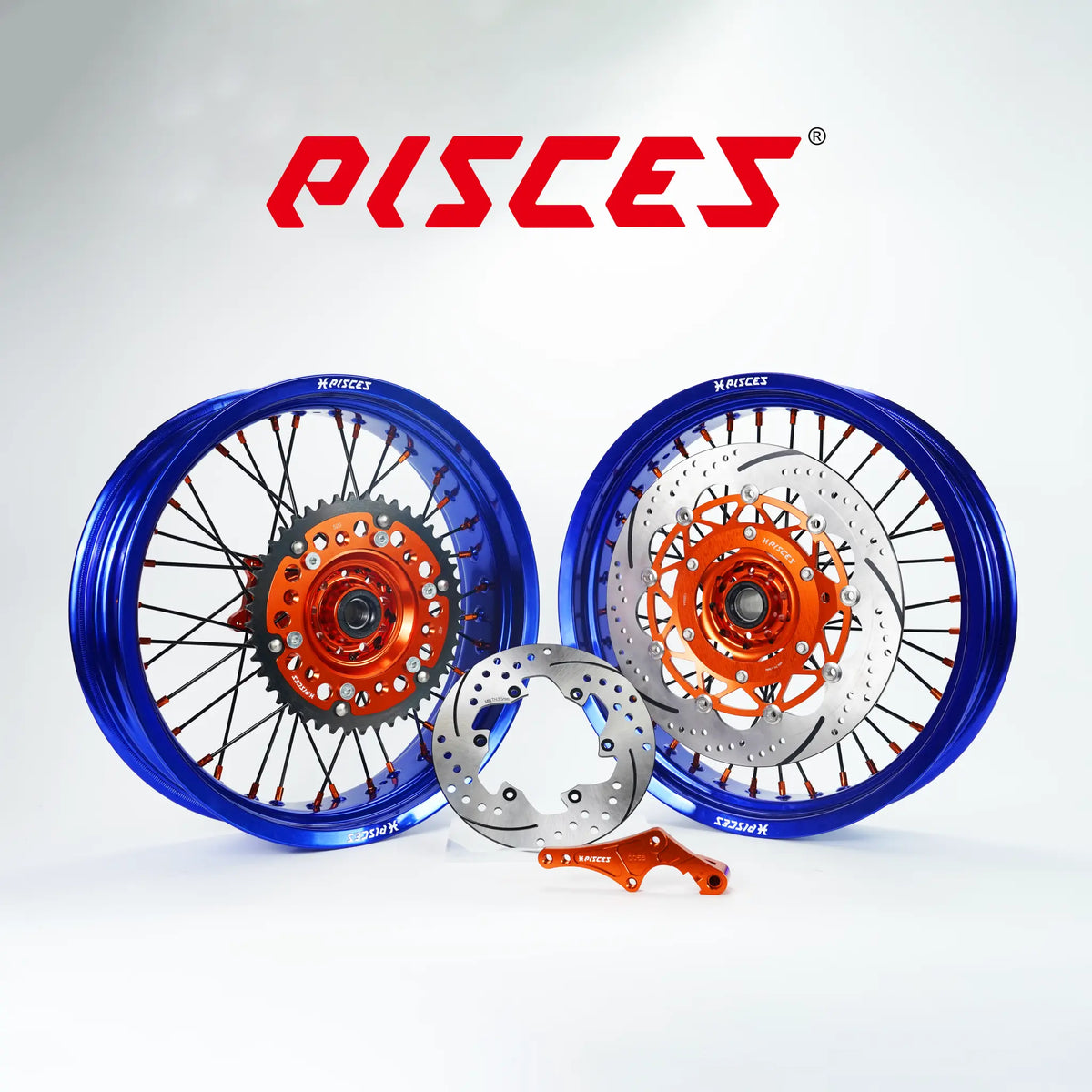 Kit de roues Supermoto Triumph TF Couleur Unique — jante bleue, moyeu orange, rayons noirs, écrous oranges, kit de freinage orange — référence de couleur personnalisée