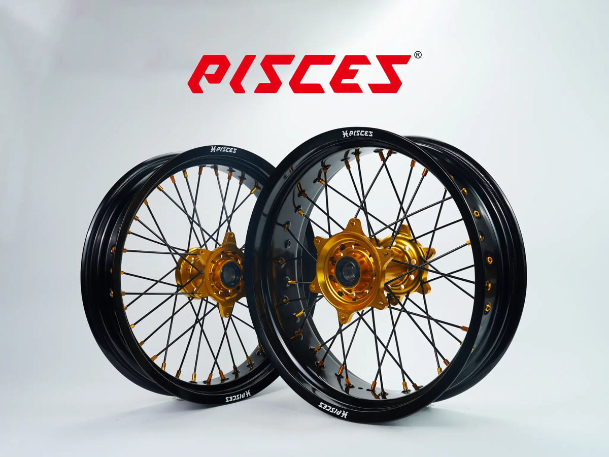 Jeu de roues Supermoto Yamaha YZ YZ-F WR Couleur Unique — jante noire, moyeu doré, rayons noirs, écrous dorés — référence de couleur personnalisée