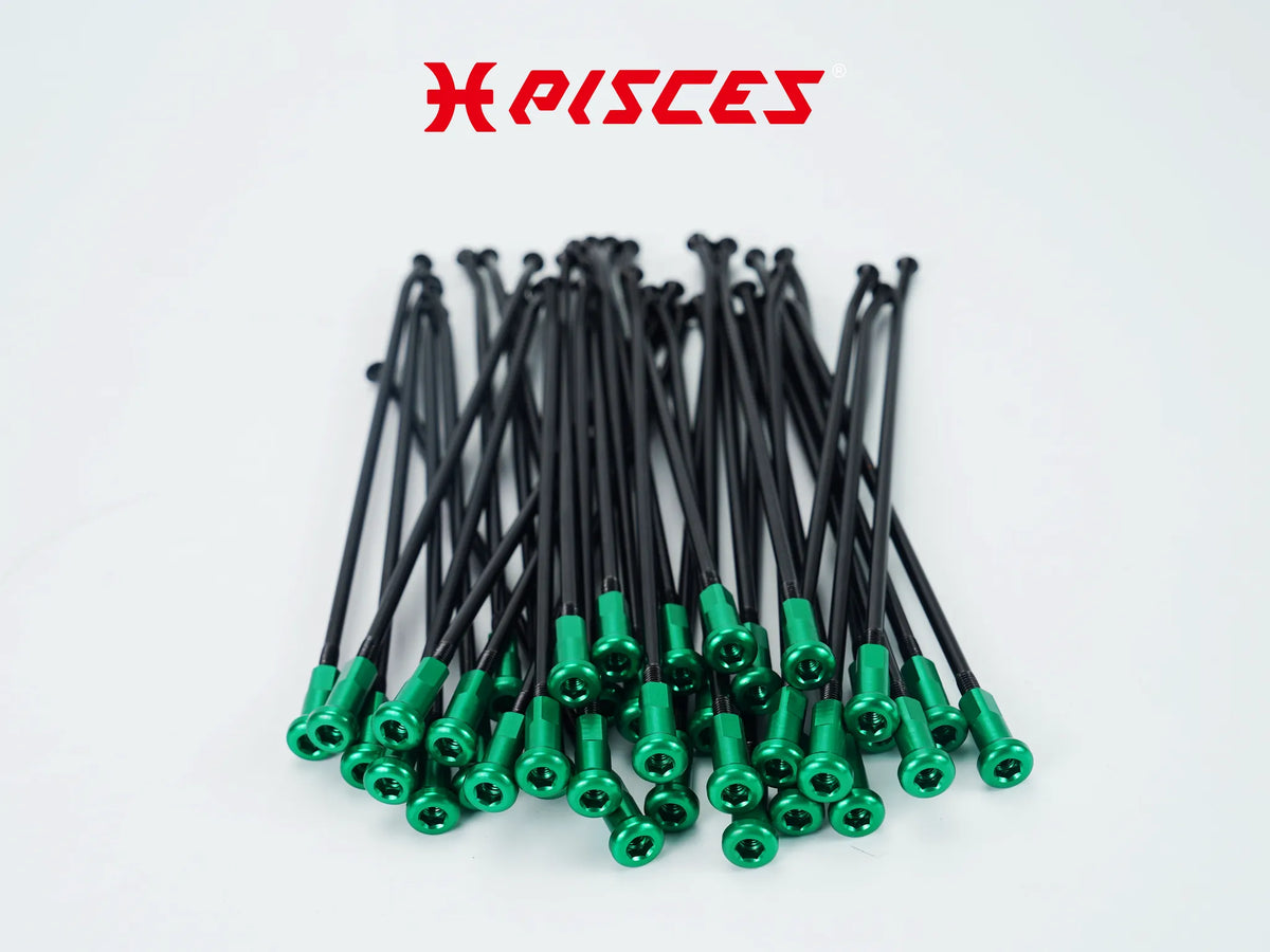 Jeu de rayons noirs et écrous verts Pisces Custom pour Supermoto, MX et Enduro.