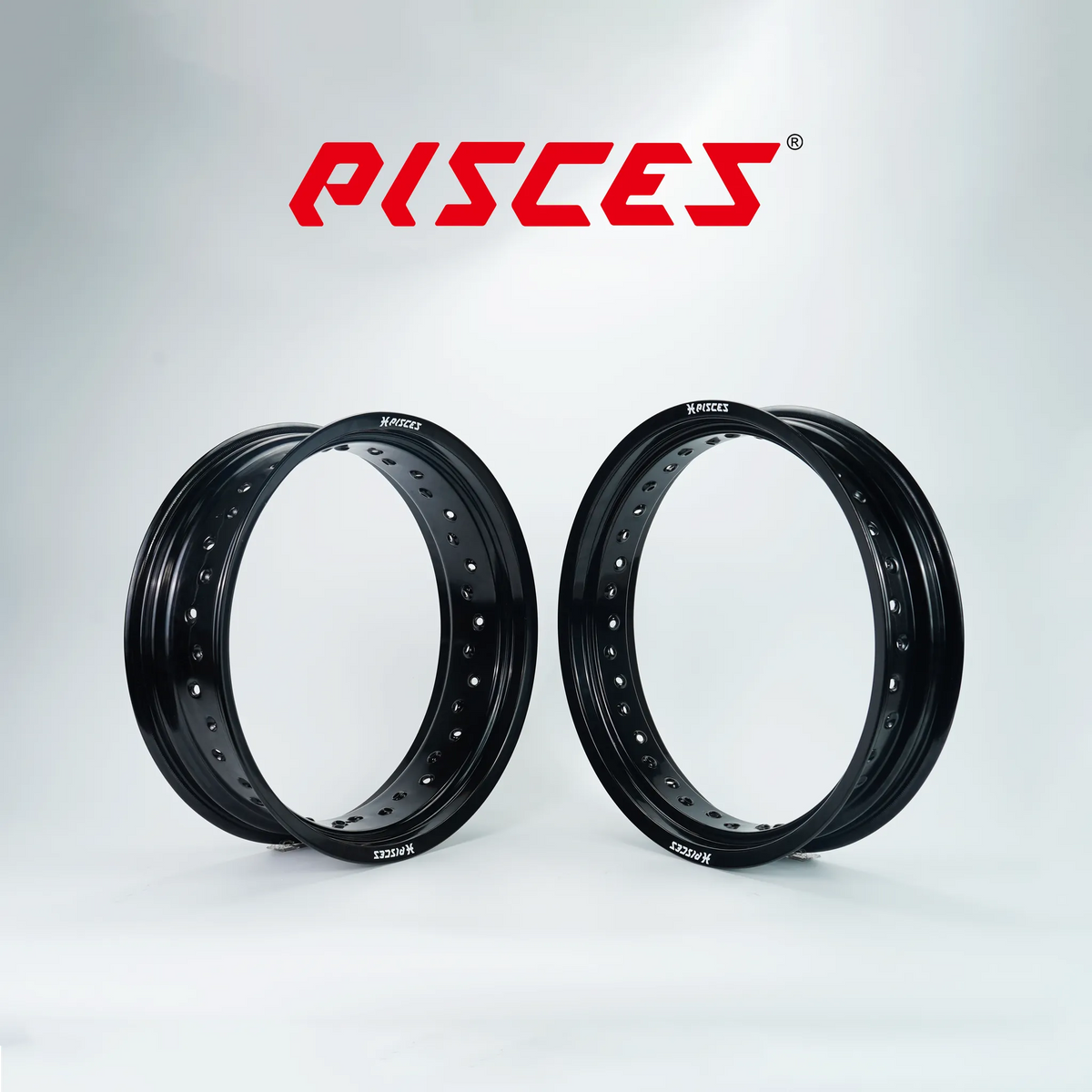 Jeu de jantes avant et arrière 17 pouces noires Pisces Custom pour Supermoto.