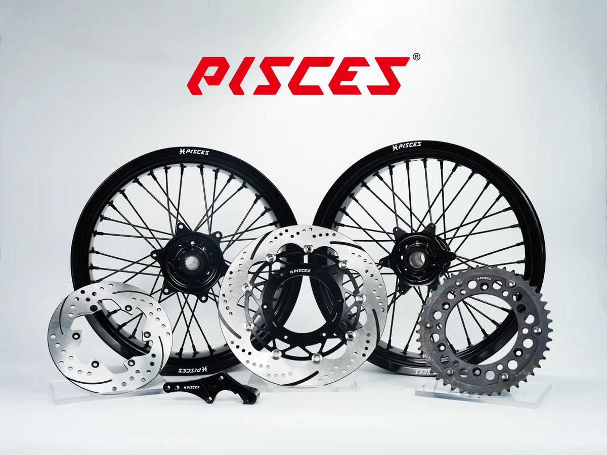 Kit de roues Supermoto Yamaha YZ YZ-F WR Couleur Unique — jante noire, moyeu noir, rayons noirs, écrous noirs, kit de freinage noir — référence de couleur personnalisée