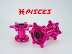 Jeu de moyeux avant et arrière roses Pisces Custom pour Supermoto, MX et Enduro.