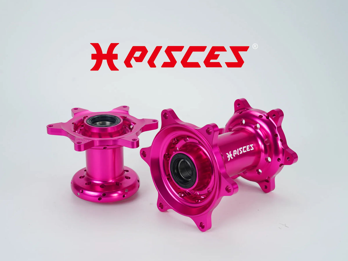 Jeu de moyeux avant et arrière roses Pisces Custom pour Supermoto, MX et Enduro.