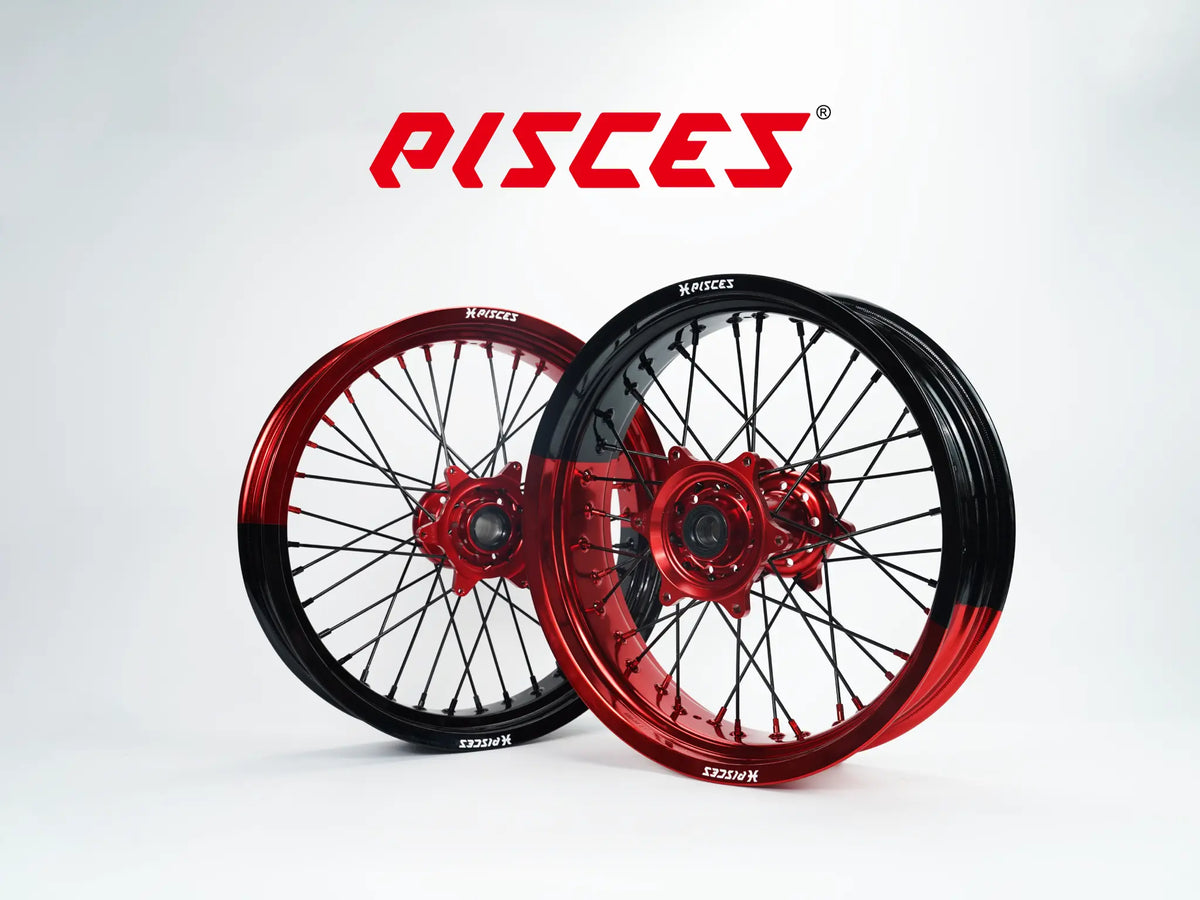 Jeu de roues Supermoto Ducati Desmo Bi-Color — jante rouge et noire avec moyeu rouge — référence de couleur personnalisée 