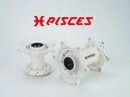 Jeu de moyeux avant et arrière blancs Pisces Custom pour Supermoto, MX et Enduro.