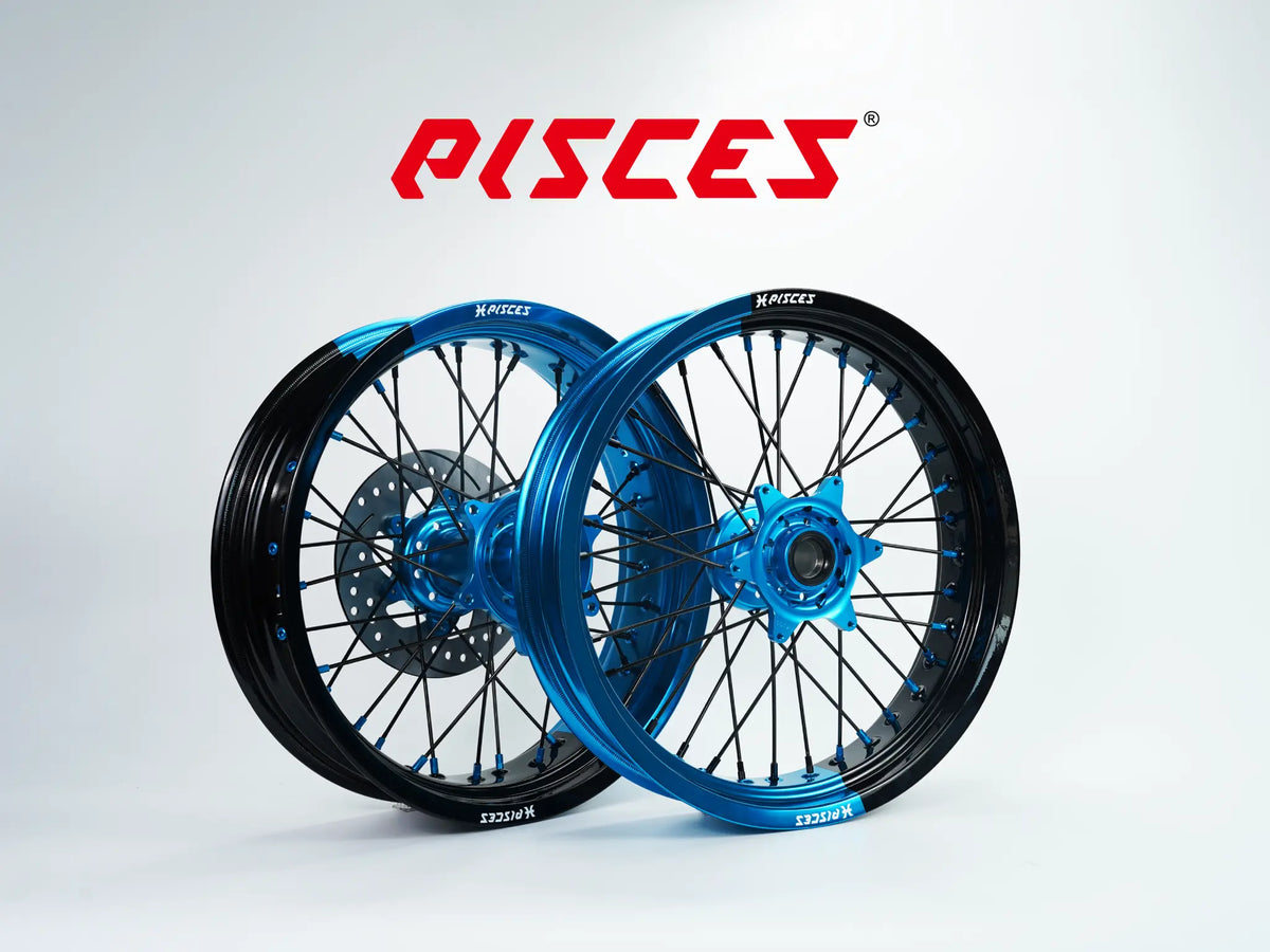 Jeu de roues Supermoto Ducati Desmo Bi-Color — jante bleu clair et noire avec moyeu bleu clair — référence de couleur personnalisée
