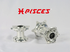 Vue d’ensemble des moyeux avant et arrière argentés Pisces Custom usinés CNC en aluminium 6082-T6.