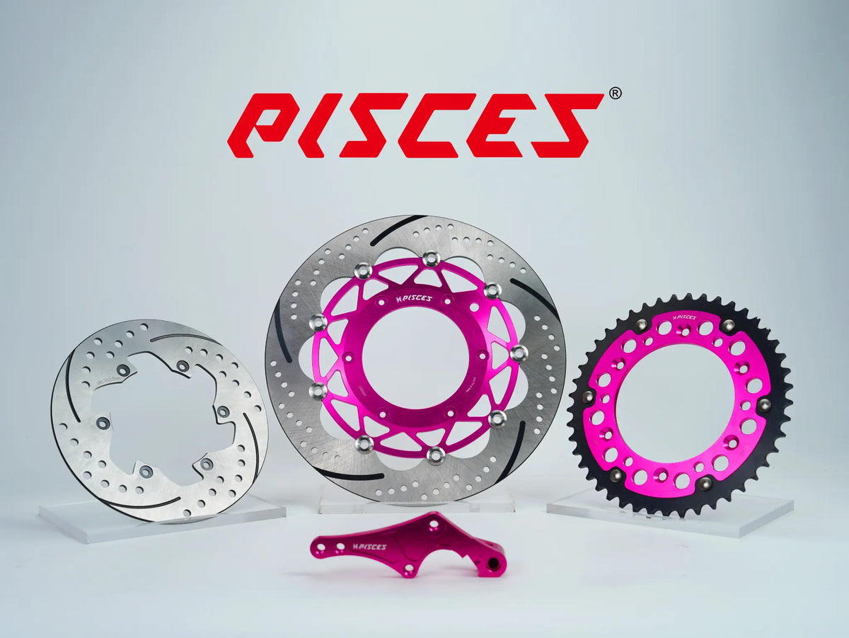 Kit de frein supermoto personnalisé Pisces 320mm en rose, comprenant disque de frein avant rose, disque de frein arrière argenté, couronne rose et support déporté rose.